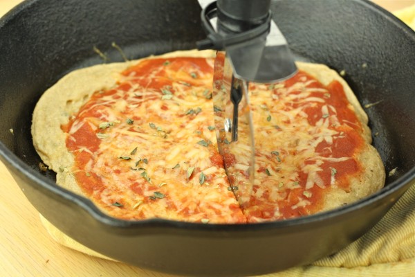 Easy Healthy Pan Pizza- 10 Minute. 175 Calories.