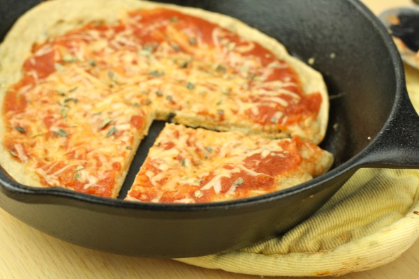 Easy Healthy Pan Pizza- 10 Minute. 175 Calories.