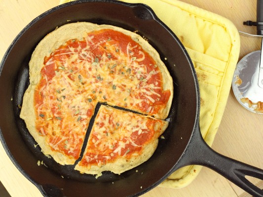 Easy Healthy Pan Pizza- 10 Minute. 175 Calories.