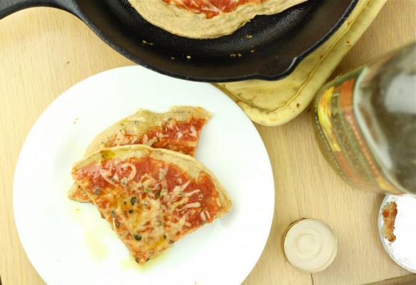 Easy Healthy Pan Pizza- 10 Minute. 175 Calories.